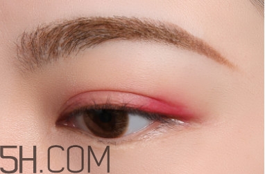 用唇彩筆畫眼影圖解教程 用唇彩筆畫眼影圖解教程