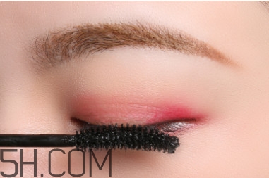 用唇彩筆畫眼影圖解教程 用唇彩筆畫眼影圖解教程