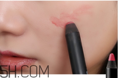 用唇彩筆畫眼影圖解教程 用唇彩筆畫眼影圖解教程