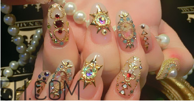 光療甲和水晶甲哪個好？什么是水晶甲？