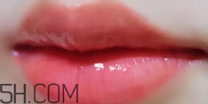 歐萊雅唇釉301和ysl唇釉12號(hào)斬男色對(duì)比 歐萊雅唇釉301和ysl唇釉12號(hào)斬男色對(duì)比