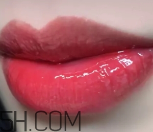 歐萊雅唇釉301和ysl唇釉12號(hào)斬男色對(duì)比 歐萊雅唇釉301和ysl唇釉12號(hào)斬男色對(duì)比