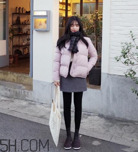 棉服搭配短裙好看嗎？棉襖搭配短裙圖片
