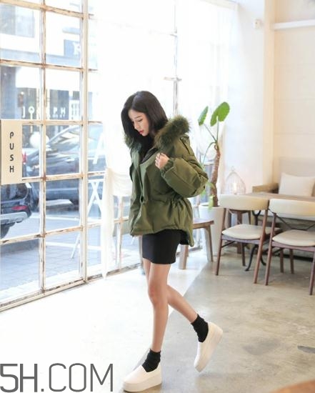 棉服搭配短裙好看嗎？棉襖搭配短裙圖片
