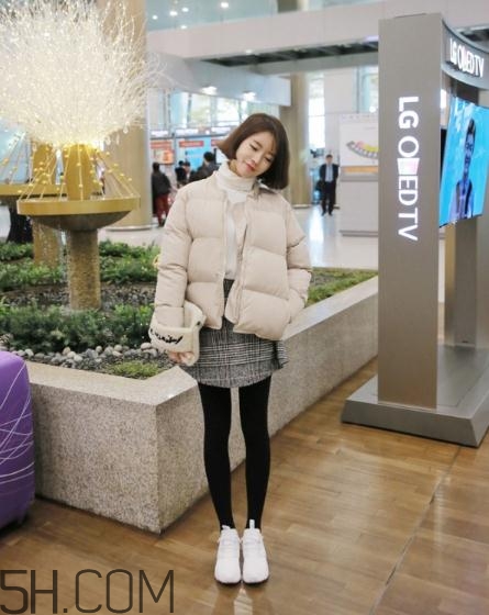 棉服搭配短裙好看嗎？棉襖搭配短裙圖片