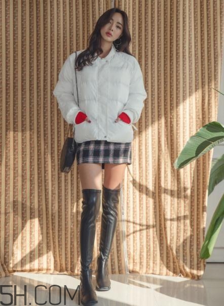 棉服搭配短裙好看嗎？棉襖搭配短裙圖片