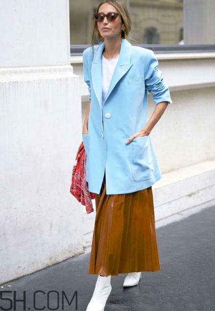 焦糖色半身裙怎么搭配？焦糖色半身裙搭配圖片