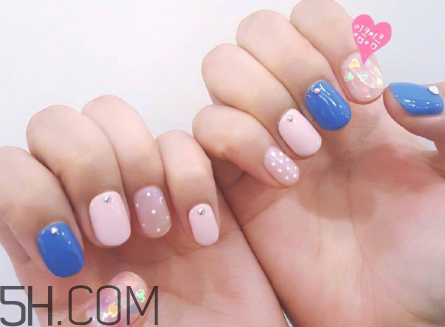 手黑涂什么顏色顯手白？美甲容易脫落的原因