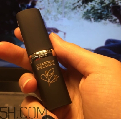 歐萊雅巨星簽名口紅403是什么顏色？歐萊雅口紅403試色