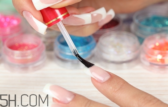 光療甲和水晶甲哪個好？什么是水晶甲？