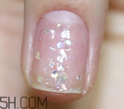 腳涂什么顏色指甲油好看？粉色四葉草貝殼美甲教程