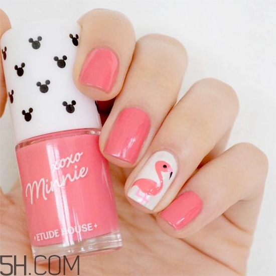 為什么美甲店做的指甲不容易掉？ins火烈鳥美甲圖案教程