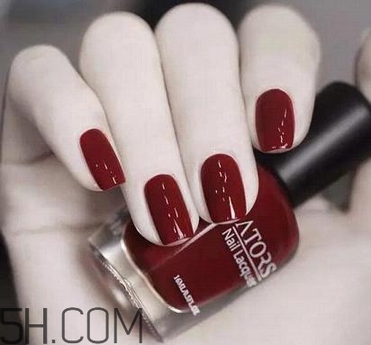 手黑適合做什么美甲好看？手膚色暗沉適合的指甲油