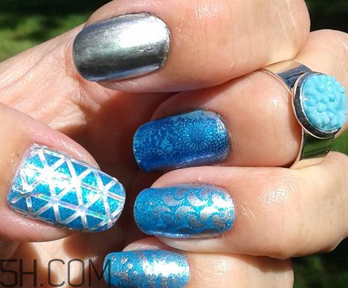 韓國(guó)流行的鏡面指甲圖片 美甲店做的指甲怎么卸掉 韓國(guó)流行的鏡面指甲圖片 美甲店做的指甲怎么卸掉