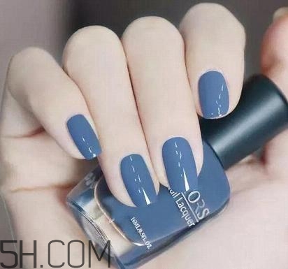 手黑適合做什么美甲好看？手膚色暗沉適合的指甲油