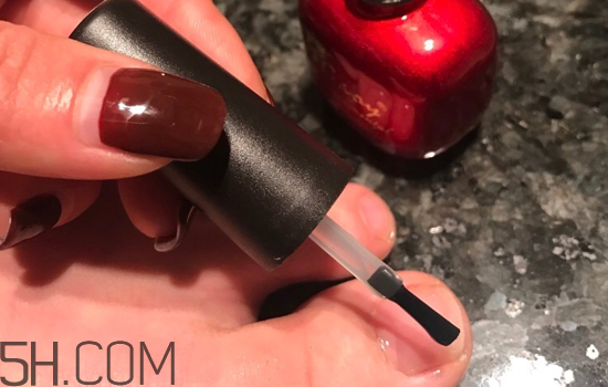 韓國(guó)流行的鏡面指甲圖片 美甲店做的指甲怎么卸掉 韓國(guó)流行的鏡面指甲圖片 美甲店做的指甲怎么卸掉