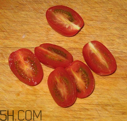 畸形果蔬營養(yǎng)價(jià)值更高？畸形果蔬是什么原因引起的？