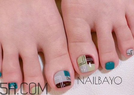 腳涂什么顏色指甲油好看？粉色四葉草貝殼美甲教程