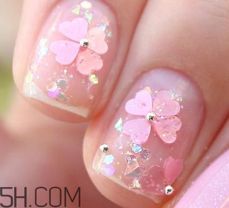 腳涂什么顏色指甲油好看？粉色四葉草貝殼美甲教程