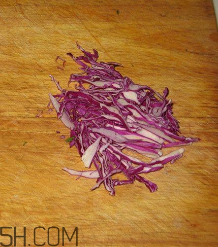 畸形果蔬營養(yǎng)價(jià)值更高？畸形果蔬是什么原因引起的？