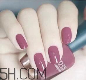 手黑適合做什么美甲好看？手膚色暗沉適合的指甲油