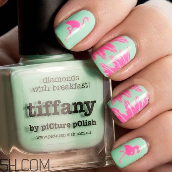 為什么美甲店做的指甲不容易掉？ins火烈鳥美甲圖案教程