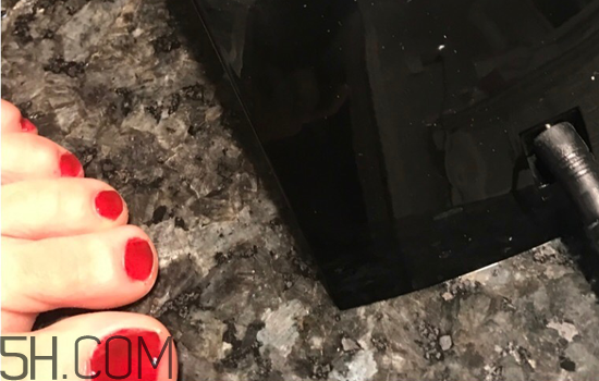 韓國(guó)流行的鏡面指甲圖片 美甲店做的指甲怎么卸掉 韓國(guó)流行的鏡面指甲圖片 美甲店做的指甲怎么卸掉