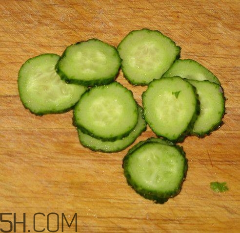 畸形果蔬營養(yǎng)價(jià)值更高？畸形果蔬是什么原因引起的？