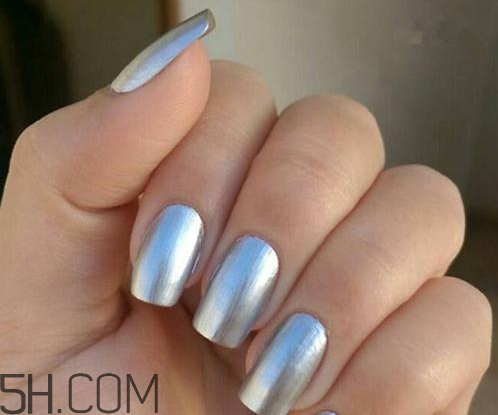 韓國(guó)流行的鏡面指甲圖片 美甲店做的指甲怎么卸掉 韓國(guó)流行的鏡面指甲圖片 美甲店做的指甲怎么卸掉