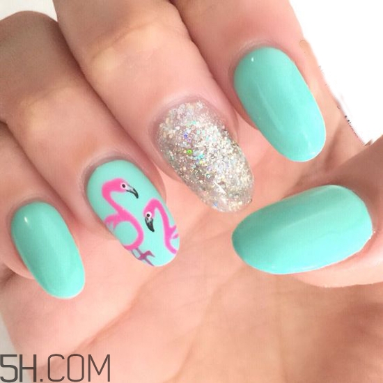 為什么美甲店做的指甲不容易掉？ins火烈鳥美甲圖案教程