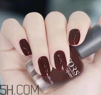 手黑適合做什么美甲好看？手膚色暗沉適合的指甲油