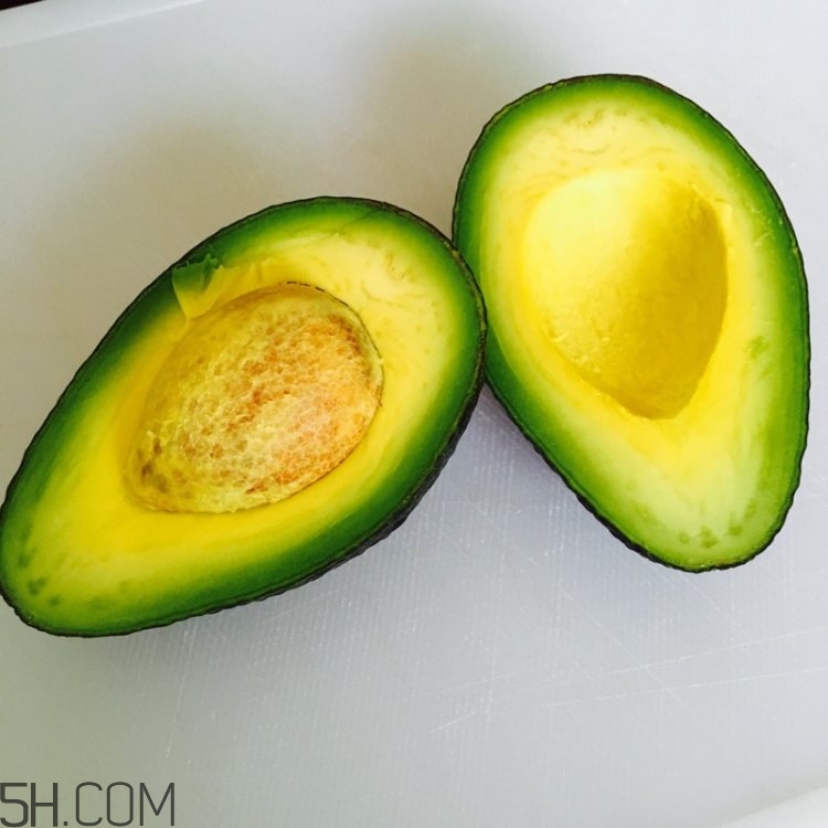 自制的牛油果奶昔能放多久？自制的牛油果香蕉奶昔的功效有哪些？