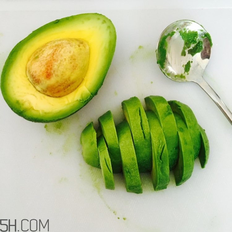 自制的牛油果奶昔能放多久？自制的牛油果香蕉奶昔的功效有哪些？