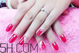 芭比膠是什么？指甲油怎么涂不掉色？