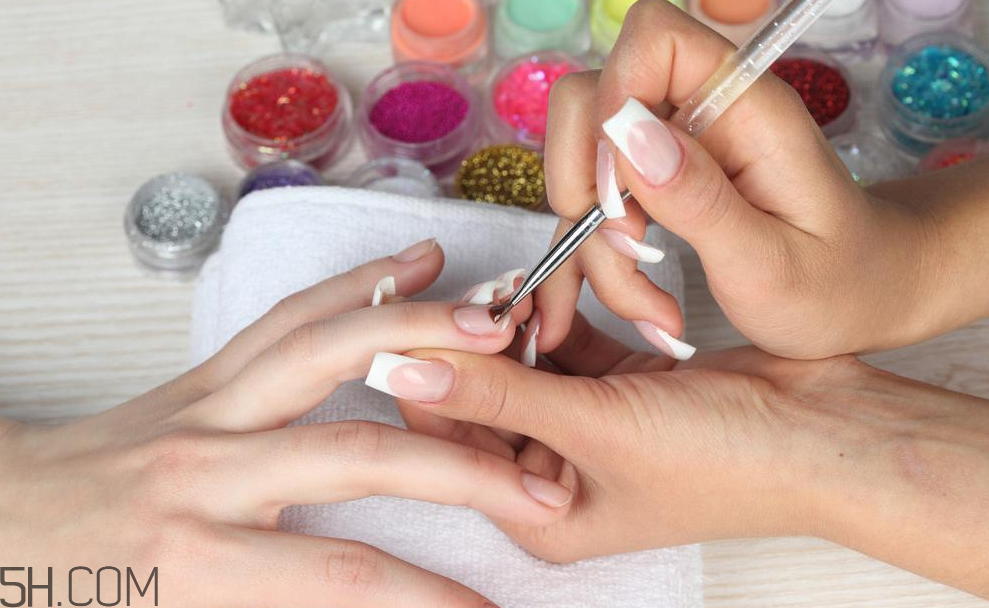 撕拉指甲油哪個牌子好？經(jīng)常涂指甲油的危害