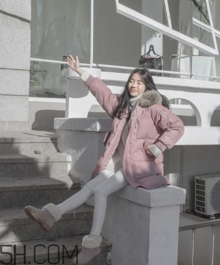 冬天穿白色褲子好看嗎？冬天白色褲子搭配圖片