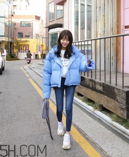 冬天穿牛仔褲配什么鞋子？冬天牛仔褲搭配鞋子圖片