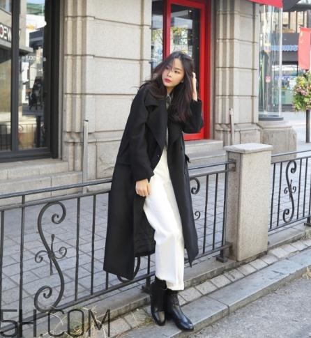 冬天白色褲子配什么鞋？冬天白色褲子搭配鞋子圖片