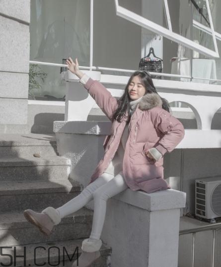 冬天白色褲子配什么鞋？冬天白色褲子搭配鞋子圖片