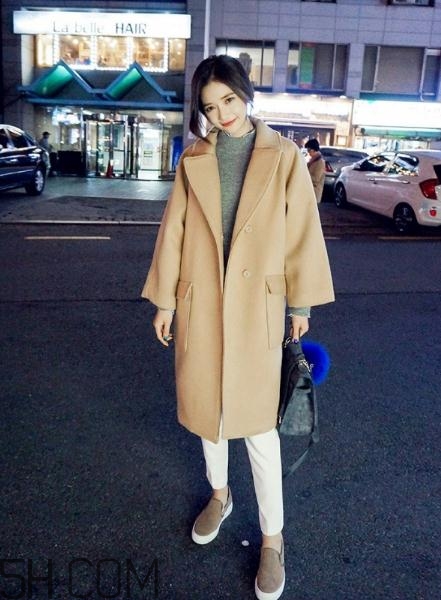 冬天白色褲子配什么鞋？冬天白色褲子搭配鞋子圖片