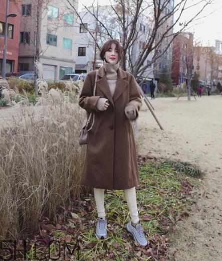 冬天白色褲子配什么鞋？冬天白色褲子搭配鞋子圖片