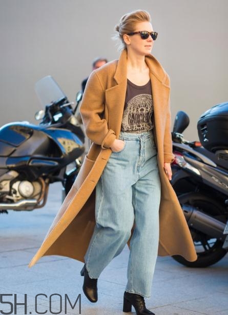 冬天牛仔闊腿褲配什么鞋子？冬天牛仔闊腿褲搭配鞋子圖