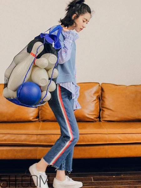 牛仔褲買回來(lái)要洗嗎？新買的牛仔褲怎么洗？