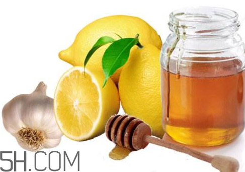 一斤蜂蜜放多少檸檬 蜂蜜泡檸檬為什么會苦 一斤蜂蜜放多少檸檬 蜂蜜泡檸檬為什么會苦