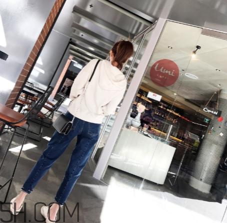 牛仔褲能用鹽水泡嗎？牛仔褲用鹽水泡多長(zhǎng)時(shí)間？