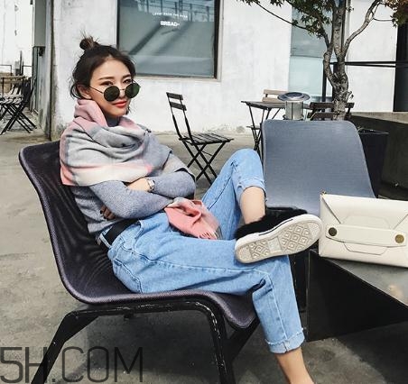 牛仔褲粘上502怎么辦？牛仔褲上的膠水怎么洗掉？