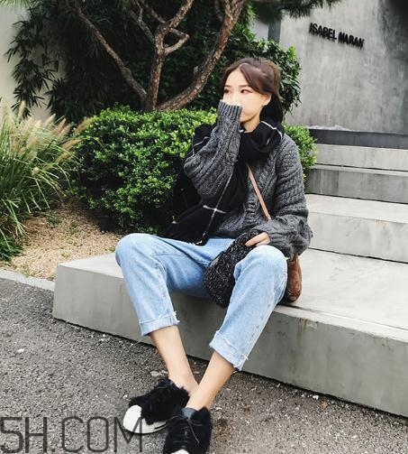 牛仔褲粘上口香糖怎么除掉？牛仔褲上的機(jī)油怎么洗掉？