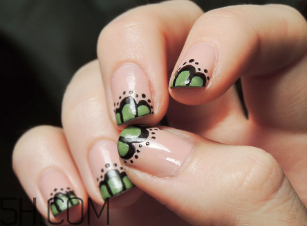 如何防止指甲油變干？指甲油還有哪些妙用？