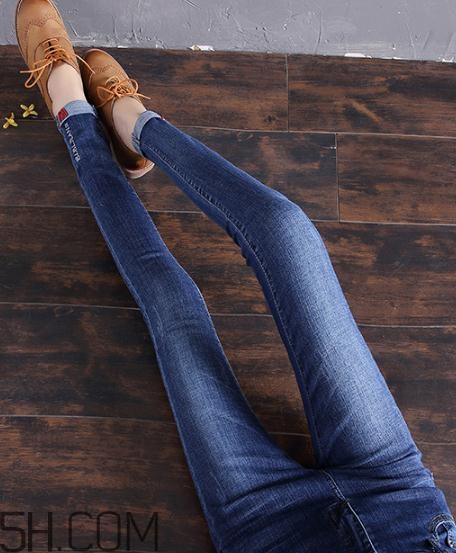 牛仔褲變形了怎么恢復(fù)？怎樣防止牛仔褲變形？