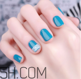 指甲分層是怎么回事？涂指甲油的注意事項(xiàng)